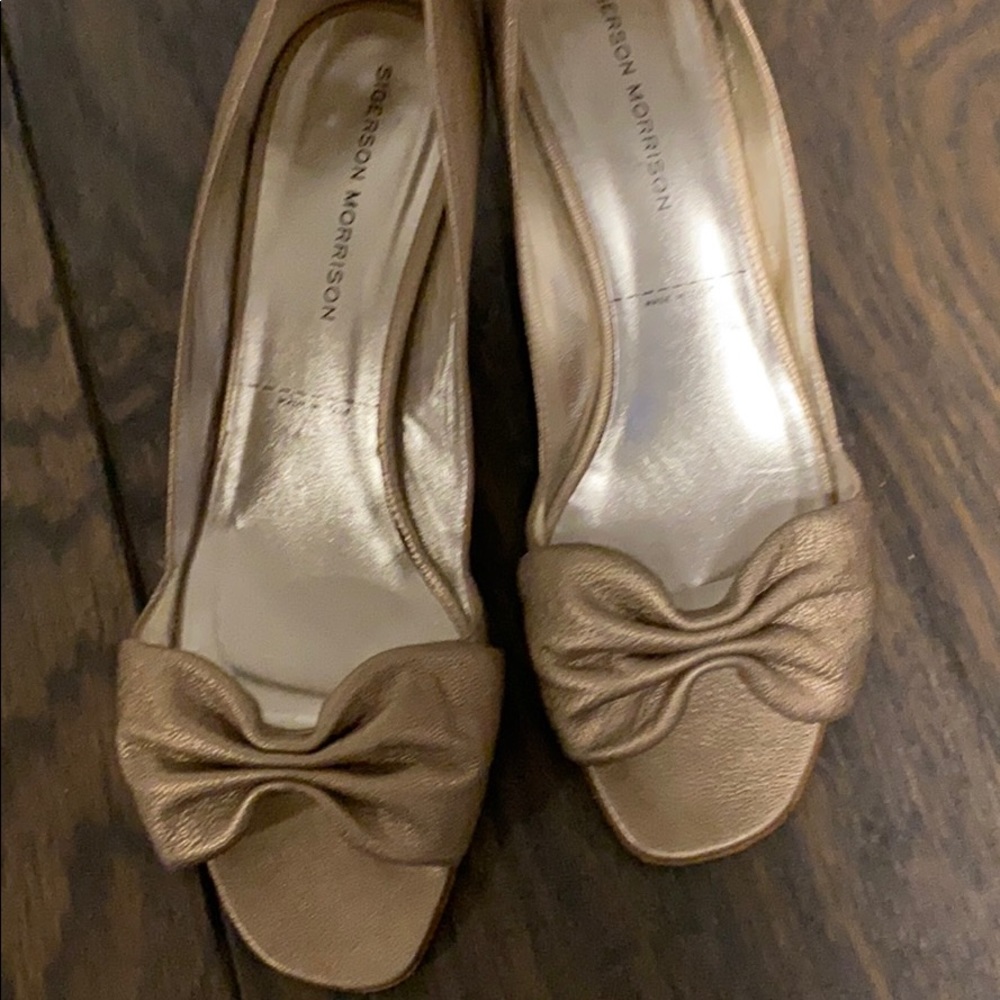 Sigerson Morrison kitten heels. Gold.